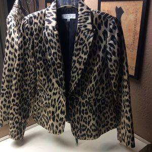Silky leopard tuxedo jacket by Kasper